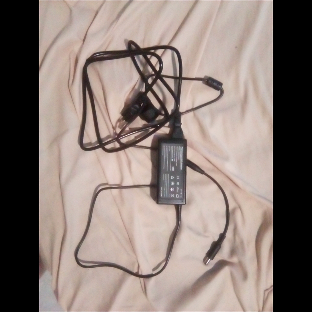 Universal Black Laptop AC Power Adapter Charger
